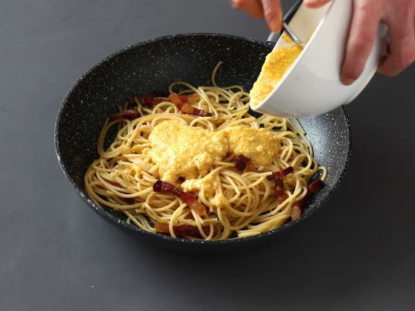 Spaghetti alla carbonara, az igazi olasz szénhidrát recept! - Előkészítés lépés 7