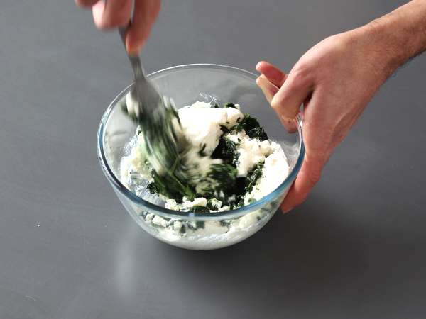 Conchiglioni ricottával és spenóttal töltve: ellenállhatatlan sült vegetáriánus fogás - Előkészítés lépés 4