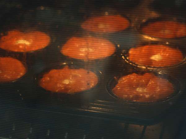 Paradicsomos muffinok olvadó mozzarella szívvel - Előkészítés lépés 6