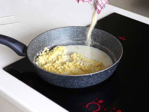 Hogyan kell főzni Buldak tészta carbonara ízű? A legjobb recept! - Előkészítés lépés 5