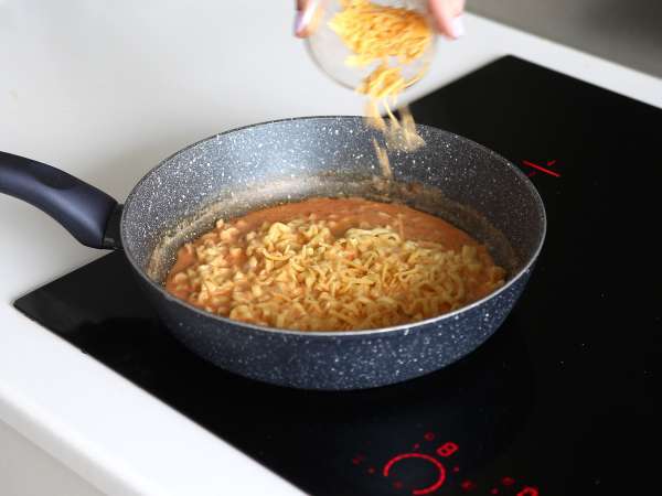 Hogyan kell főzni Buldak tészta carbonara ízű? A legjobb recept! - Előkészítés lépés 7