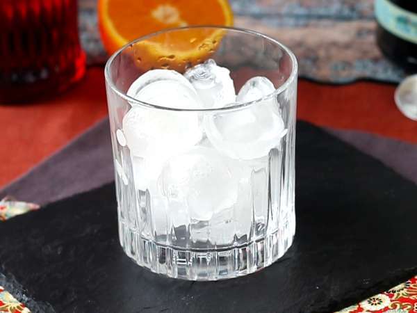 Negroni: a recept a megfelelő adagokkal az otthoni elkészítéséhez - Előkészítés lépés 1