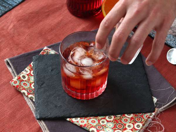 Negroni: a recept a megfelelő adagokkal az otthoni elkészítéséhez - Előkészítés lépés 2