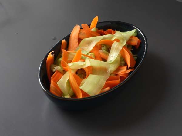 Zöldséges tagliatelle saláta mogyorószósszal - Előkészítés lépés 4