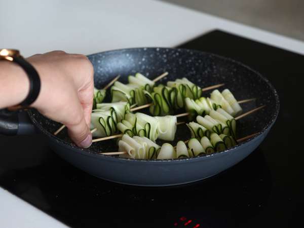 Cukkini kebab finom, fűszeres ázsiai mártással - Előkészítés lépés 5