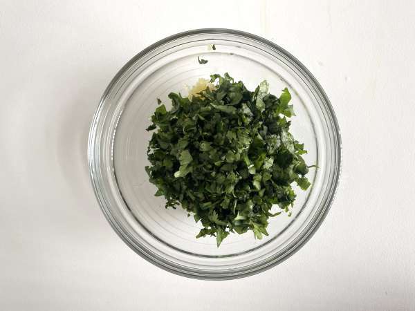 Chimichurri szósz: tökéletes kiegészítője a sülteknek és grillezéseknek. - Előkészítés lépés 3