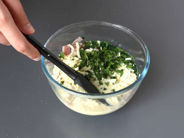 Mi a teendő a tortillákkal Sonka, spenót és mozzarella gratinált ráncos torta stílusban - Előkészítés lépés 2