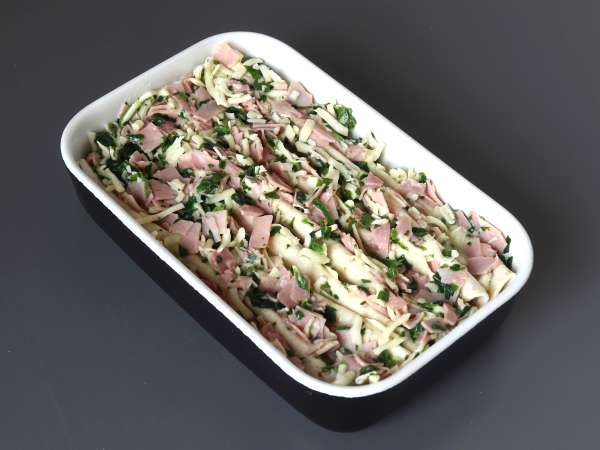 Mi a teendő a tortillákkal Sonka, spenót és mozzarella gratinált ráncos torta stílusban - Előkészítés lépés 5