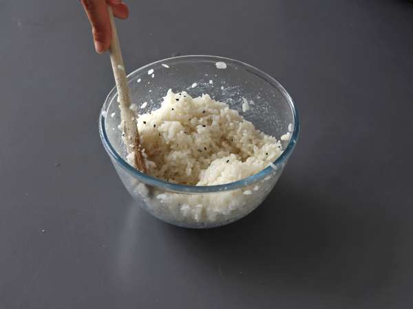 Tonhal onigiri, a kis japán háromszög alakú rizses szendvics - おにぎり - Előkészítés lépés 4