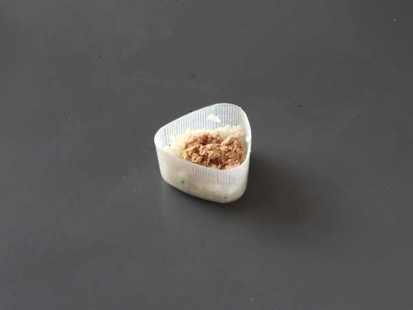 Tonhal onigiri, a kis japán háromszög alakú rizses szendvics - おにぎり - Előkészítés lépés 6