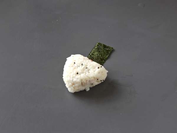 Tonhal onigiri, a kis japán háromszög alakú rizses szendvics - おにぎり - Előkészítés lépés 14