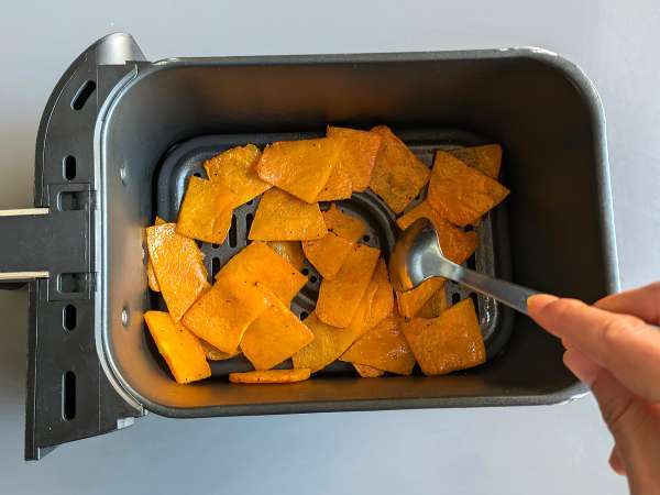 Sütőtök chips a légsütőben: könnyű és ízletes - Előkészítés lépés 5