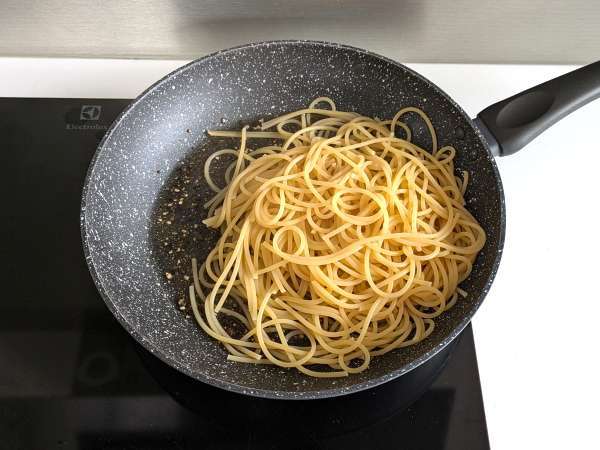 Spagetti cacio e pepe: 3 hozzávaló, egy ízrobbanás! - Előkészítés lépés 5