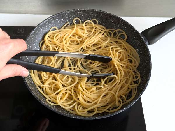 Spagetti cacio e pepe: 3 hozzávaló, egy ízrobbanás! - Előkészítés lépés 6