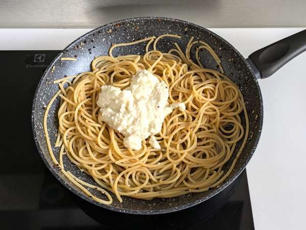 Spagetti cacio e pepe: 3 hozzávaló, egy ízrobbanás! - Előkészítés lépés 8