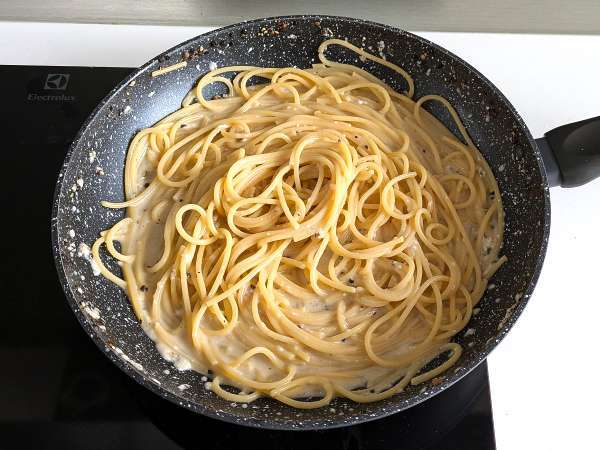 Spagetti cacio e pepe: 3 hozzávaló, egy ízrobbanás! - Előkészítés lépés 9