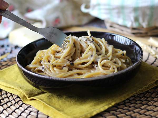 Spagetti cacio e pepe: 3 hozzávaló, egy ízrobbanás! - Előkészítés lépés 10