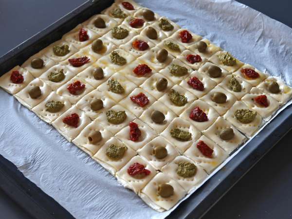 Gyors és egyszerű leveles tésztafalatok egy nagyszerű aperitifhez! - Előkészítés lépés 6