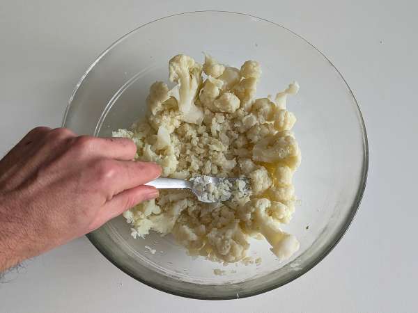 Karfiolos húsgombócok légsütőben: a gazdaságos és vegetáriánus recept - Előkészítés lépés 3