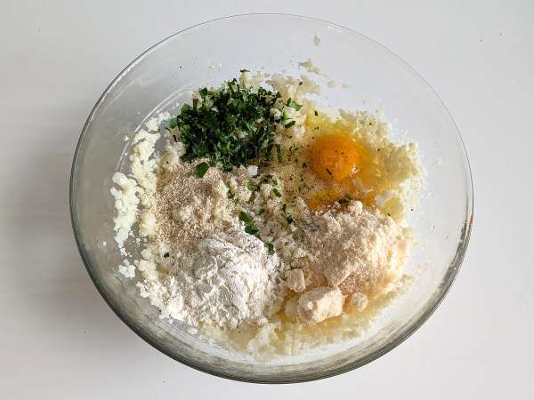 Karfiolos húsgombócok légsütőben: a gazdaságos és vegetáriánus recept - Előkészítés lépés 4