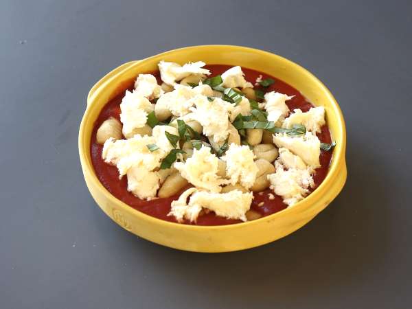 Gyors és kényelmes paradicsomos és mozzarellás gnocchi gratin - gnocchi alla sorrentina a sütőben - Előkészítés lépés 4