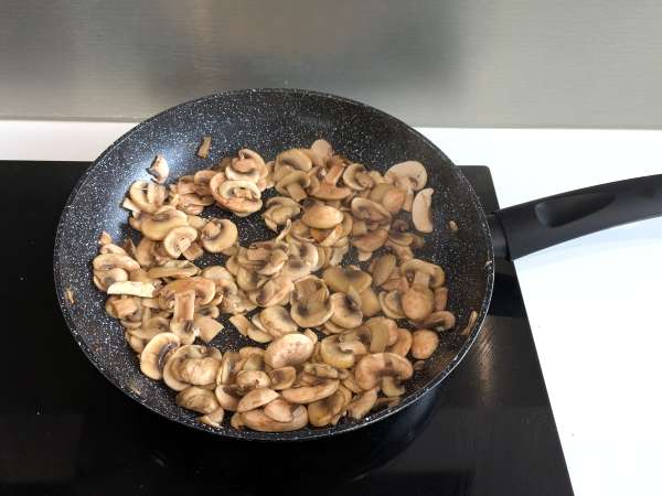 Pasta al forno ai funghi: a tökéletes krémes és zsinóros recept őszre - Előkészítés lépés 1