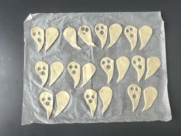 Szellem keksz: a legegyszerűbb és legviccesebb Halloween recept, amit a gyerekekkel készíthetsz el - Előkészítés lépés 3
