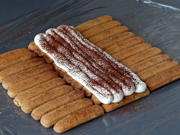 Tiramisu alakú rönk forma nélkül a kávé szerelmeseinek - Előkészítés lépés 5
