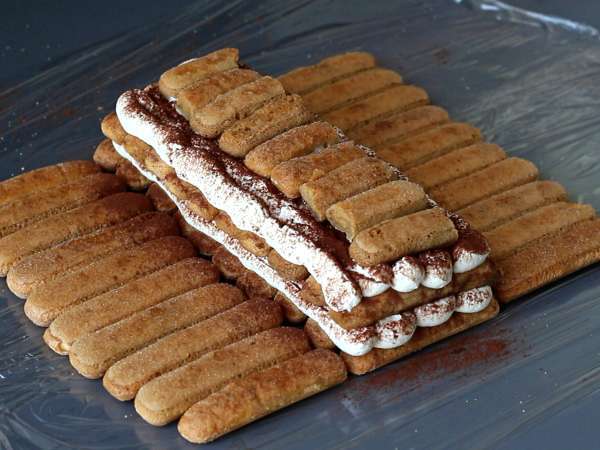 Tiramisu alakú rönk forma nélkül a kávé szerelmeseinek - Előkészítés lépés 7