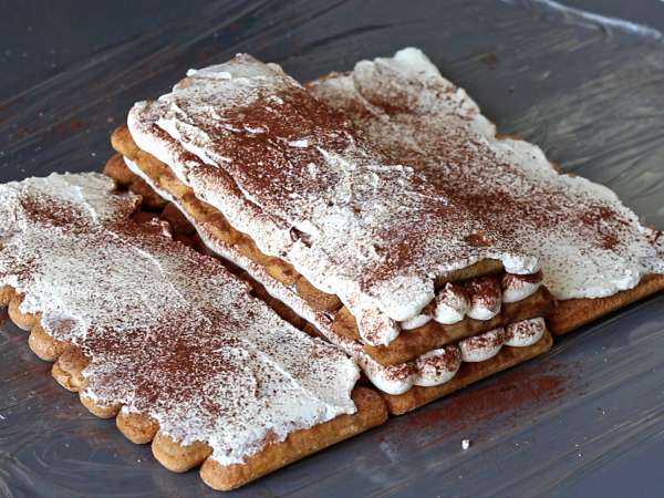 Tiramisu alakú rönk forma nélkül a kávé szerelmeseinek - Előkészítés lépés 8