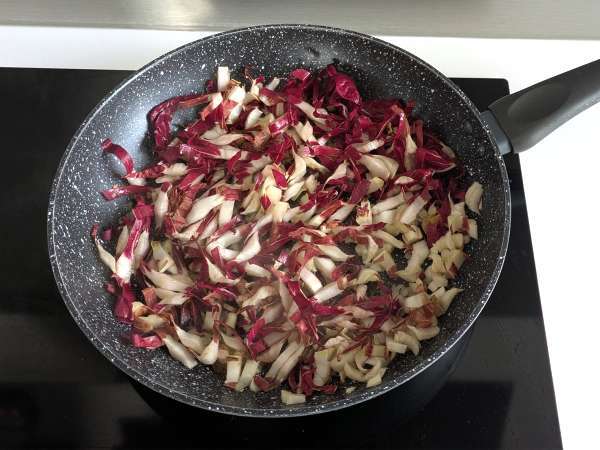 Krémes és ízletes radicchio, bacon és philadelphia rizottó - Előkészítés lépés 2
