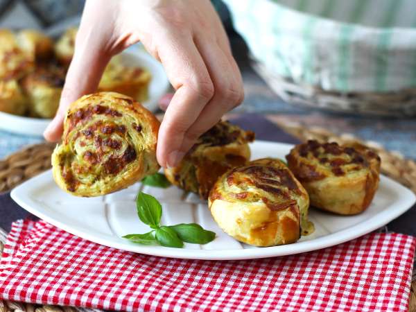 Mozzarellás pestós leveles tészta légkeveréses sütőben, 15 perc alatt kész! - Előkészítés lépés 7