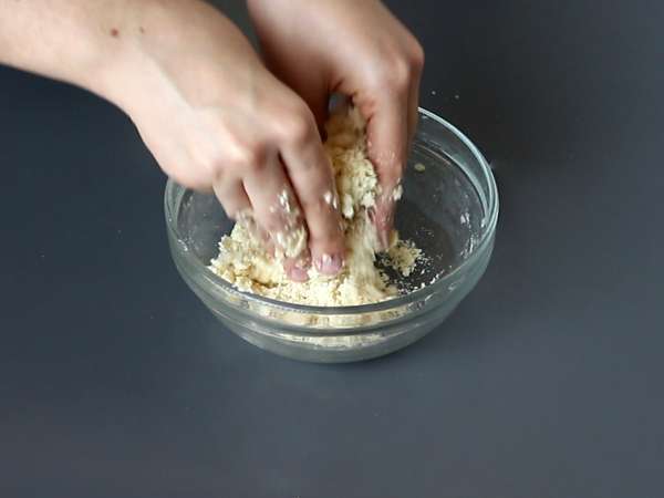 Áfonyás omlós torta: a torta, amely ötvözi a fondantot, a puhaságot és a ropogást! - Előkészítés lépés 2