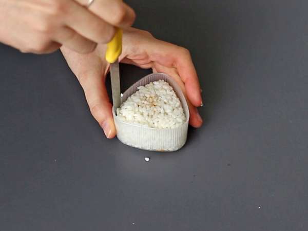 Onigiri szójaszószban tartósított tojássárgájával - Előkészítés lépés 7