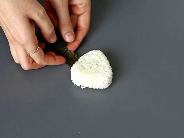 Onigiri szójaszószban tartósított tojássárgájával - Előkészítés lépés 9