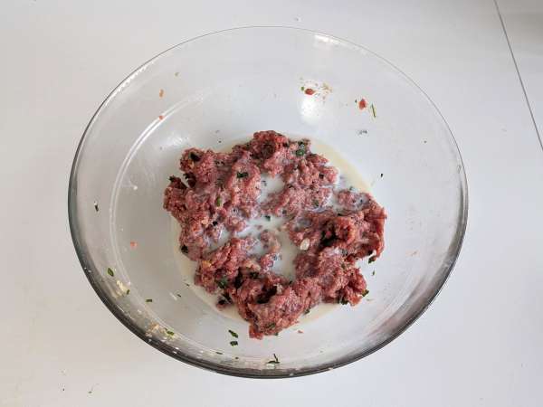 Lágy húsgombócok légsütőben: gyors és egyszerű recept marhahússal - Előkészítés lépés 4