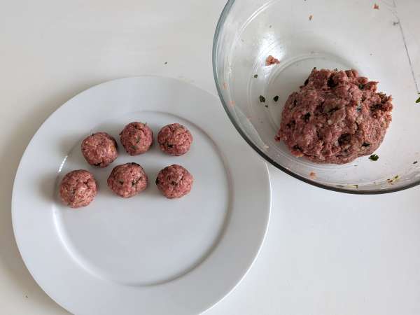 Lágy húsgombócok légsütőben: gyors és egyszerű recept marhahússal - Előkészítés lépés 5