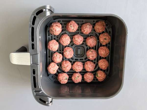 Lágy húsgombócok légsütőben: gyors és egyszerű recept marhahússal - Előkészítés lépés 6