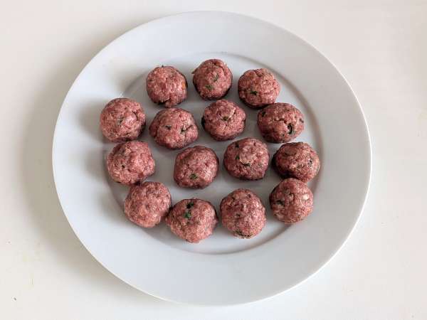 Húsgombócok légsütőben édes és savanyú barbecue mártással: egyszerű és ízletes recept - Előkészítés lépés 5