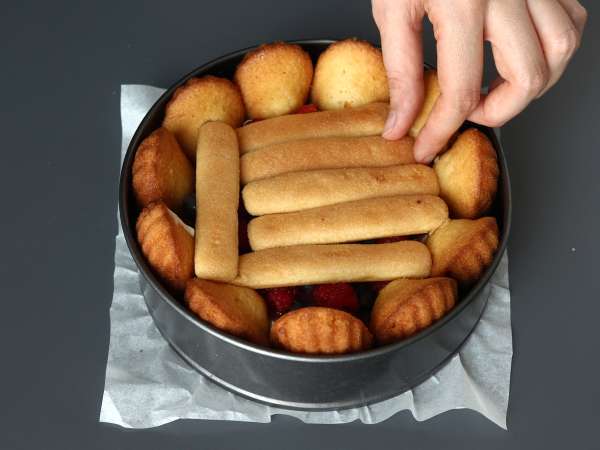 Vörös gyümölcsös charlotte madeleines-szel - Előkészítés lépés 7