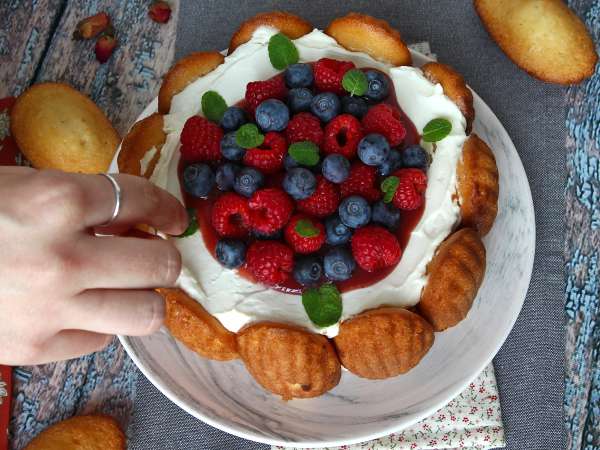 Vörös gyümölcsös charlotte madeleines-szel - Előkészítés lépés 10