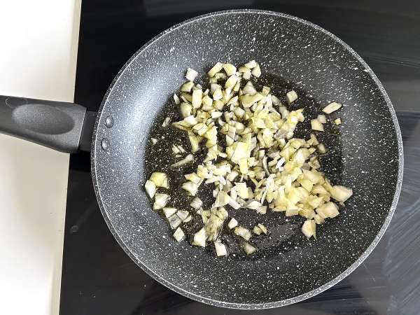 Szardíniatorta: egyszerű, nedves és ízletes recept - Előkészítés lépés 1