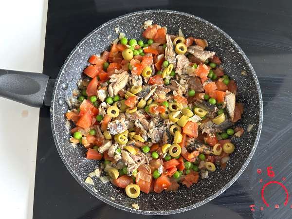Szardíniatorta: egyszerű, nedves és ízletes recept - Előkészítés lépés 3