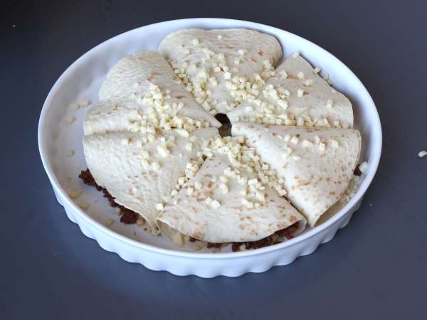 Kemencében sült tortillák quesadillával és fűszeres marhahús töltelékkel - Előkészítés lépés 5