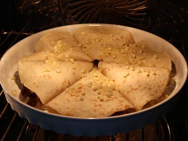 Kemencében sült tortillák quesadillával és fűszeres marhahús töltelékkel - Előkészítés lépés 6