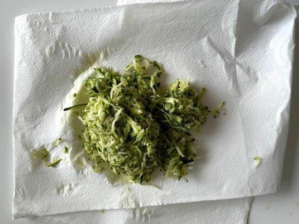 Ultra nedves pisztácia, lime és cukkini torta - Előkészítés lépés 1