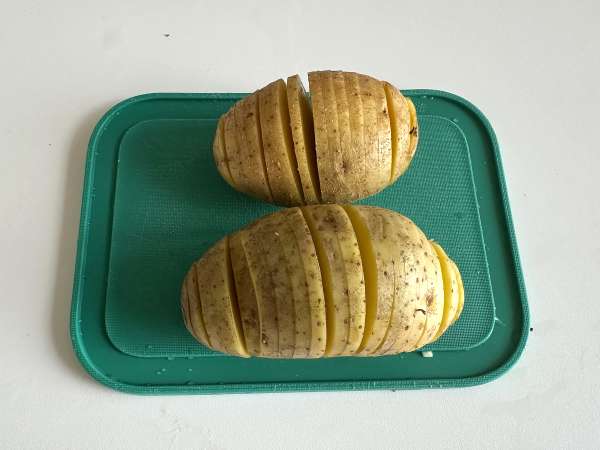 Hasselback burgonya légsütőben: ropogós, szájban olvadó és ultraegyszerű! - Előkészítés lépés 2