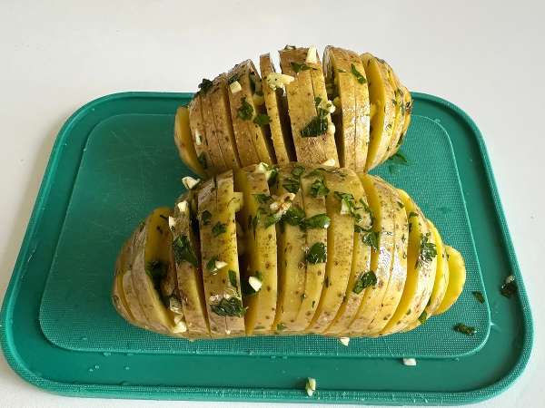 Hasselback burgonya légsütőben: ropogós, szájban olvadó és ultraegyszerű! - Előkészítés lépés 5