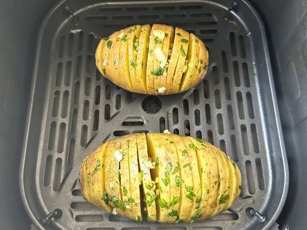 Hasselback burgonya légsütőben: ropogós, szájban olvadó és ultraegyszerű! - Előkészítés lépés 6