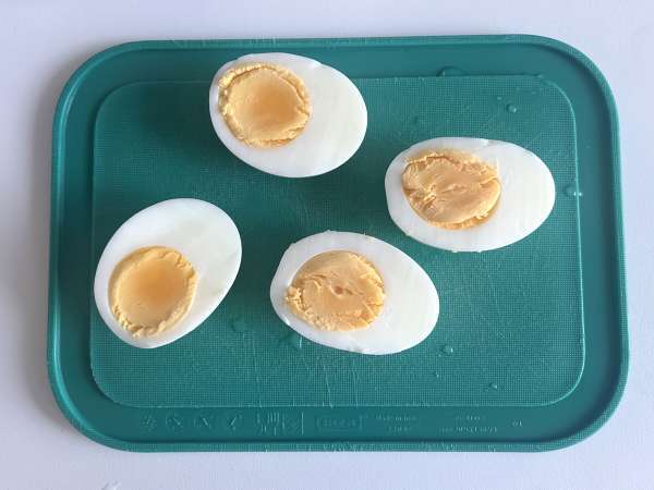 Ropogós feta tojás: a rendkívül egyszerű, divatos recept - Előkészítés lépés 3